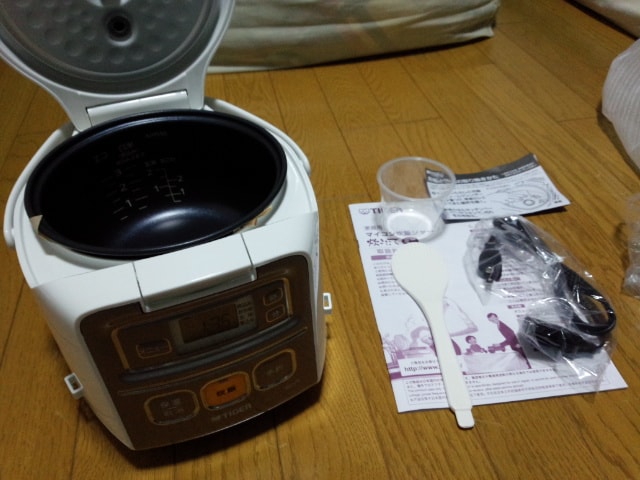 タイガー マイコン 炊飯器 3合 ホワイト 炊きたて ミニ 炊飯 ジャー JAI-R551-W Tiger